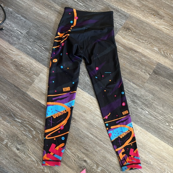 Peloton X Hust Wilson black orange purple 80s print reversible grey leggings M - Picture 5 of 7